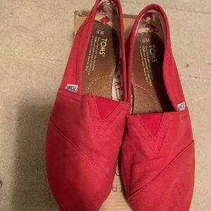 Red toms women’s size 9.5 with slightly damaged box